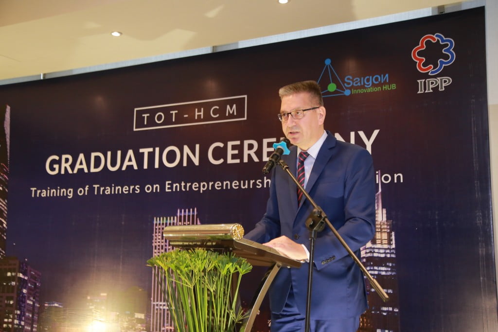 The Finnish ambassador to Vietnam Ilkka Pekka Simila said at the graduation ceremony