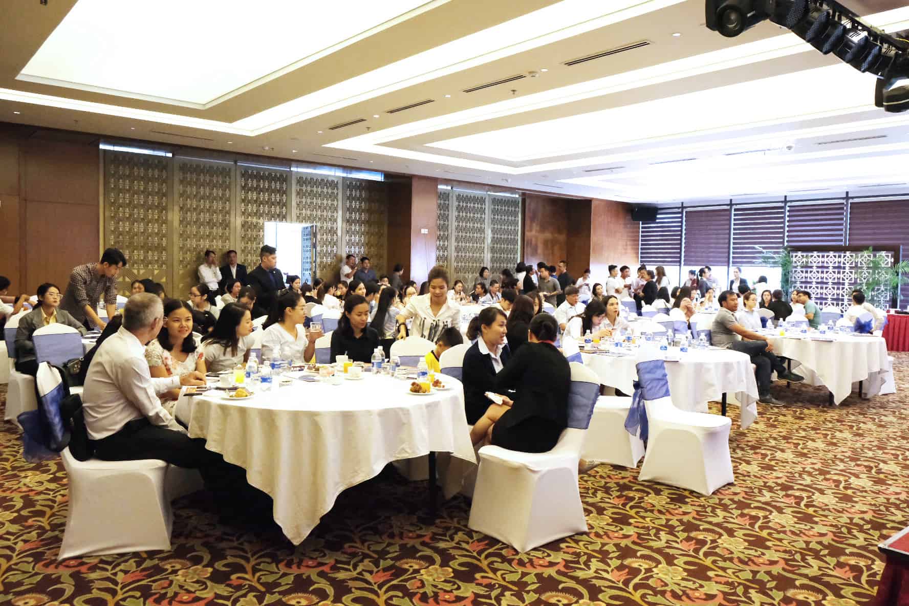 Hội thảo: "Kinh doanh khách sạn tại Nha Trang - Đa dạng hóa nguồn khách theo xu hướng công nghệ mới"
