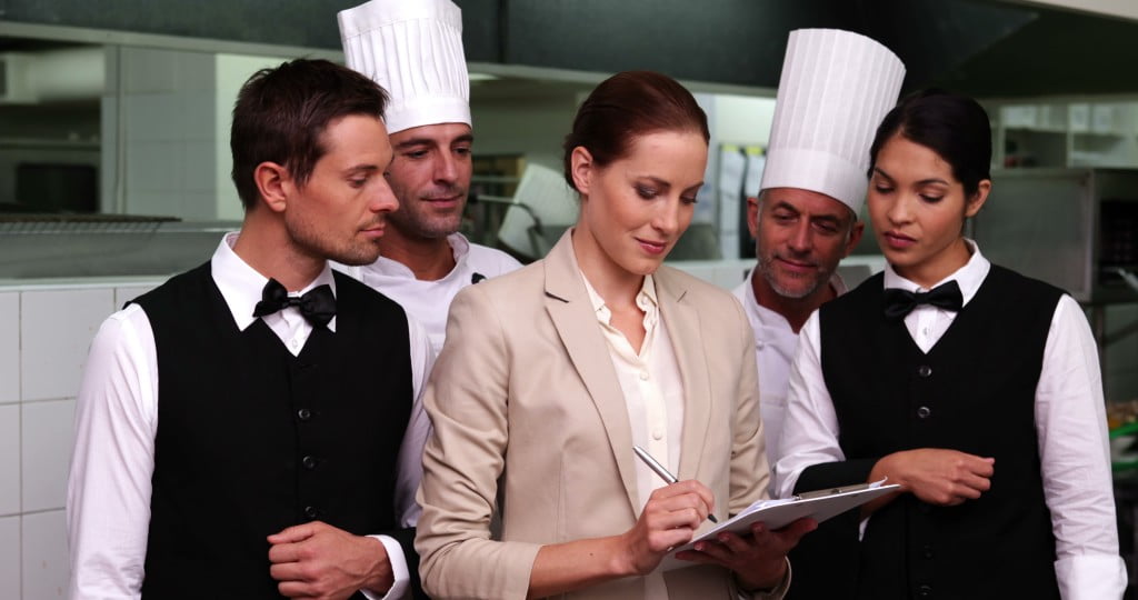 Quản lý nhà hàng là gì? Các công việc một nhà quản lý phải làm