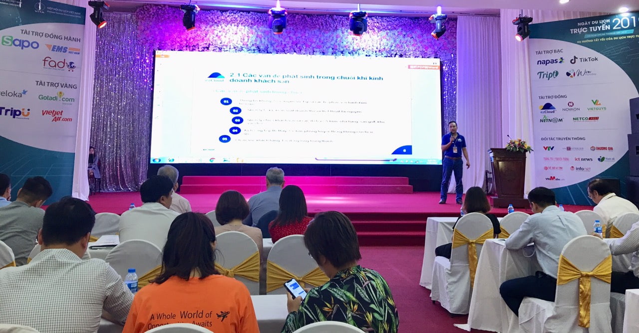 CEO Nguyễn Hoàng Dương phát biểu tại sự kiện Ngày du lịch trực tuyến 2019