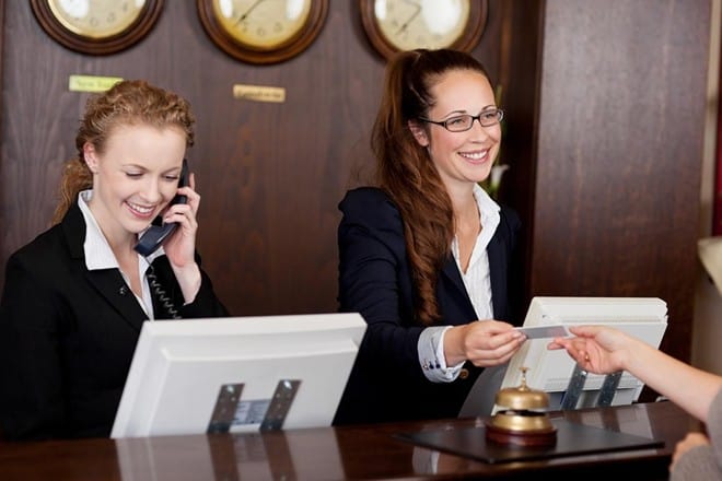 12 bước trả lời điện thoại đúng chuẩn của lễ tân khách sạn