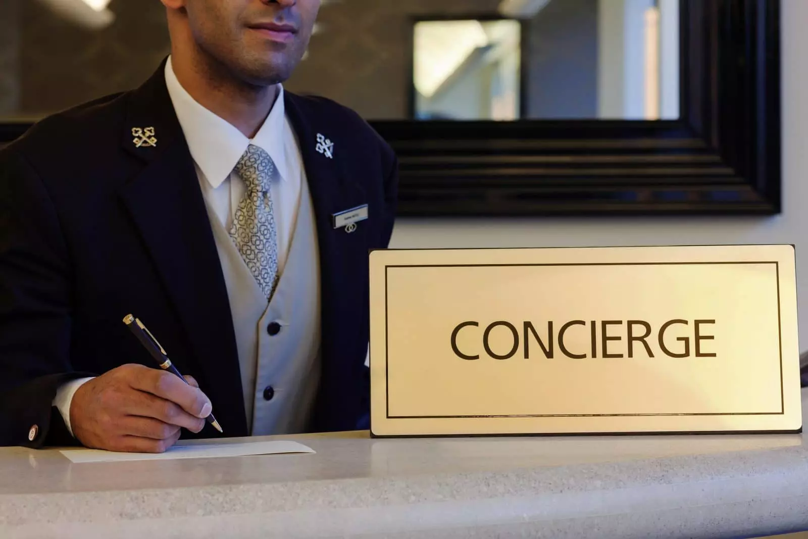 nhân viên concierge