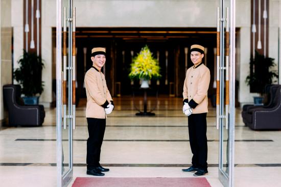 Bellman là gì? Góc khuất của nghề Bellman trong khách sạn