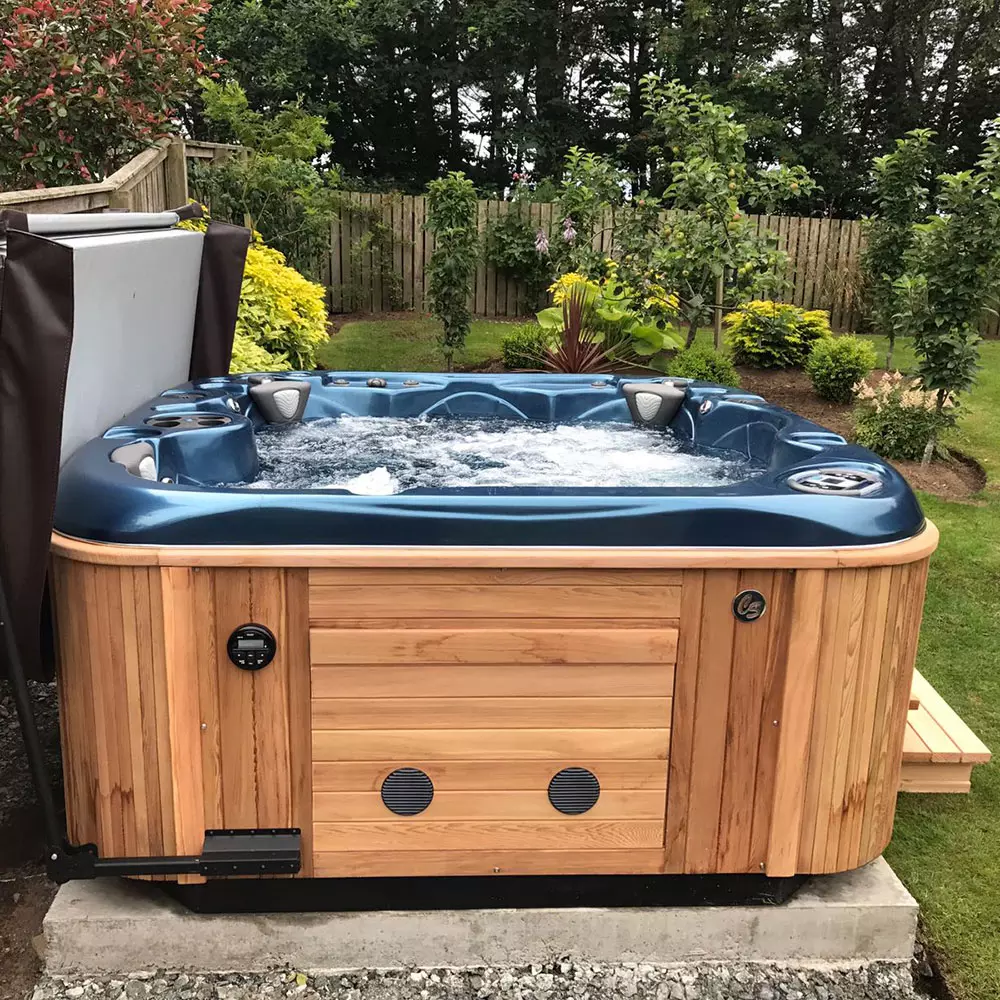 jacuzzi hình vuông