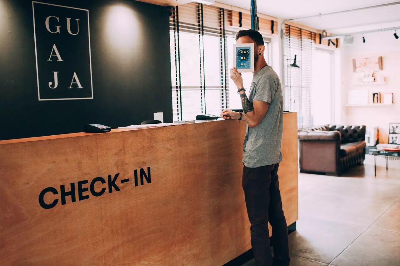 khách hàng làm thủ tục check-in