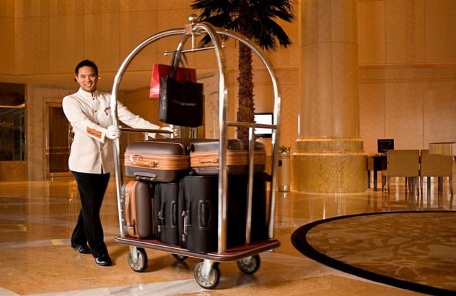 Quy trình phục vụ hành lý đúng chuẩn Bellman cần biết