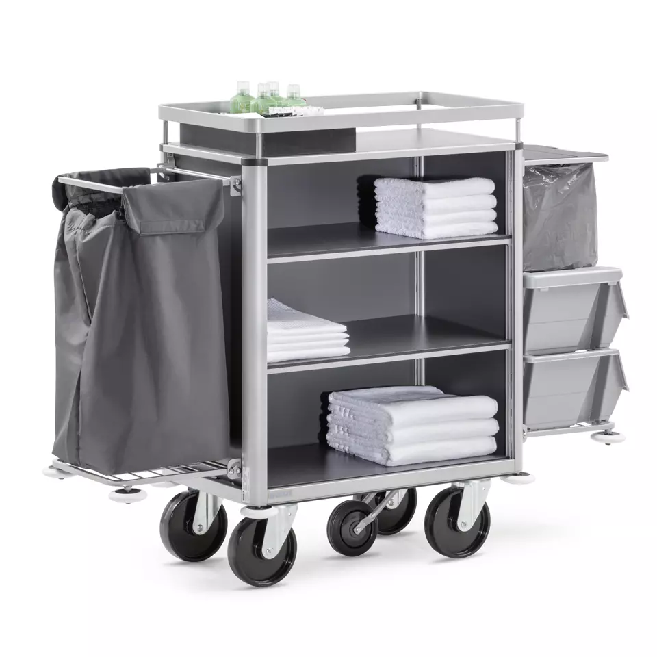 sắp đồ vào xe đẩy trolley