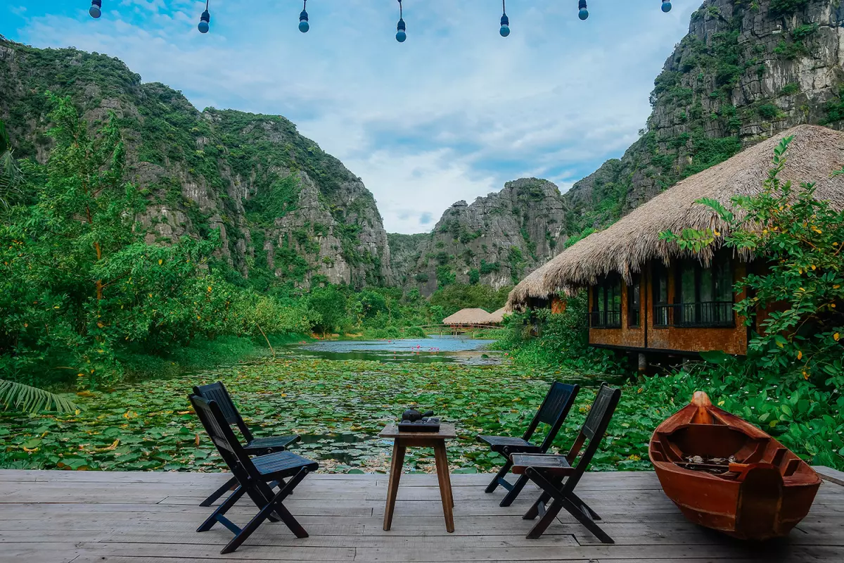 homestay ninh bình view hồ nước