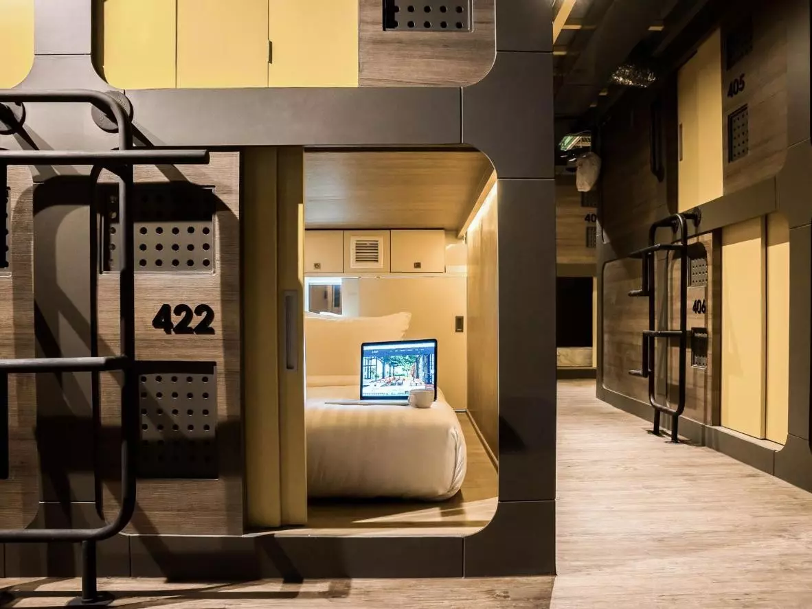 capsule hotel là gì