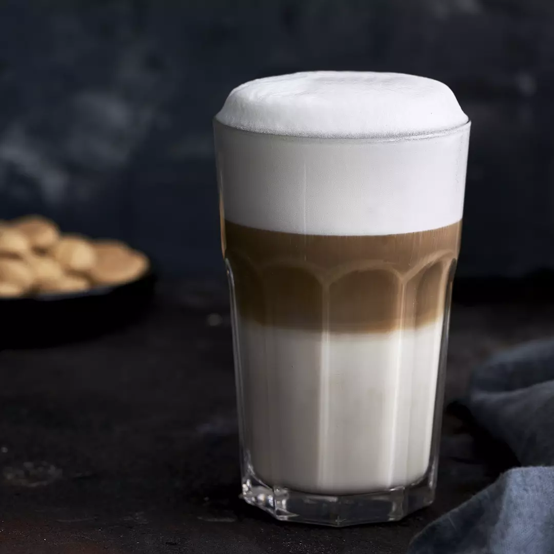 cốc latte macchiato phân tầng