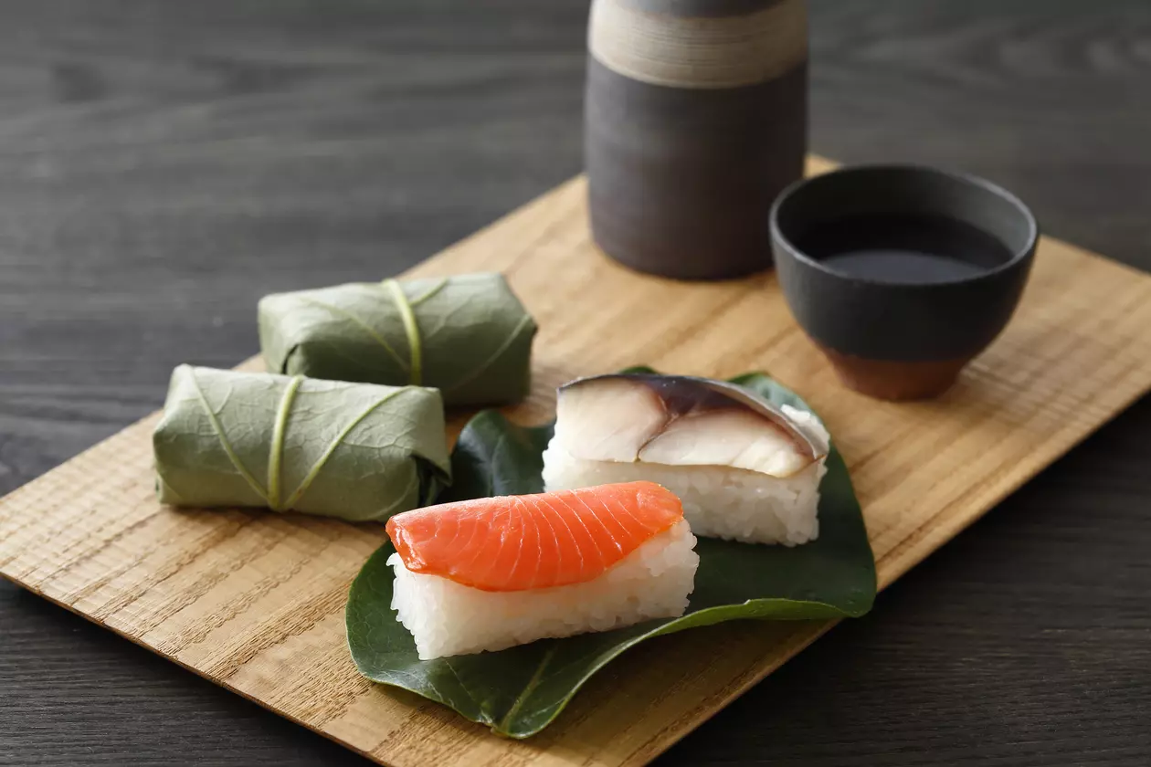 món kakinoha zushi độc đáo