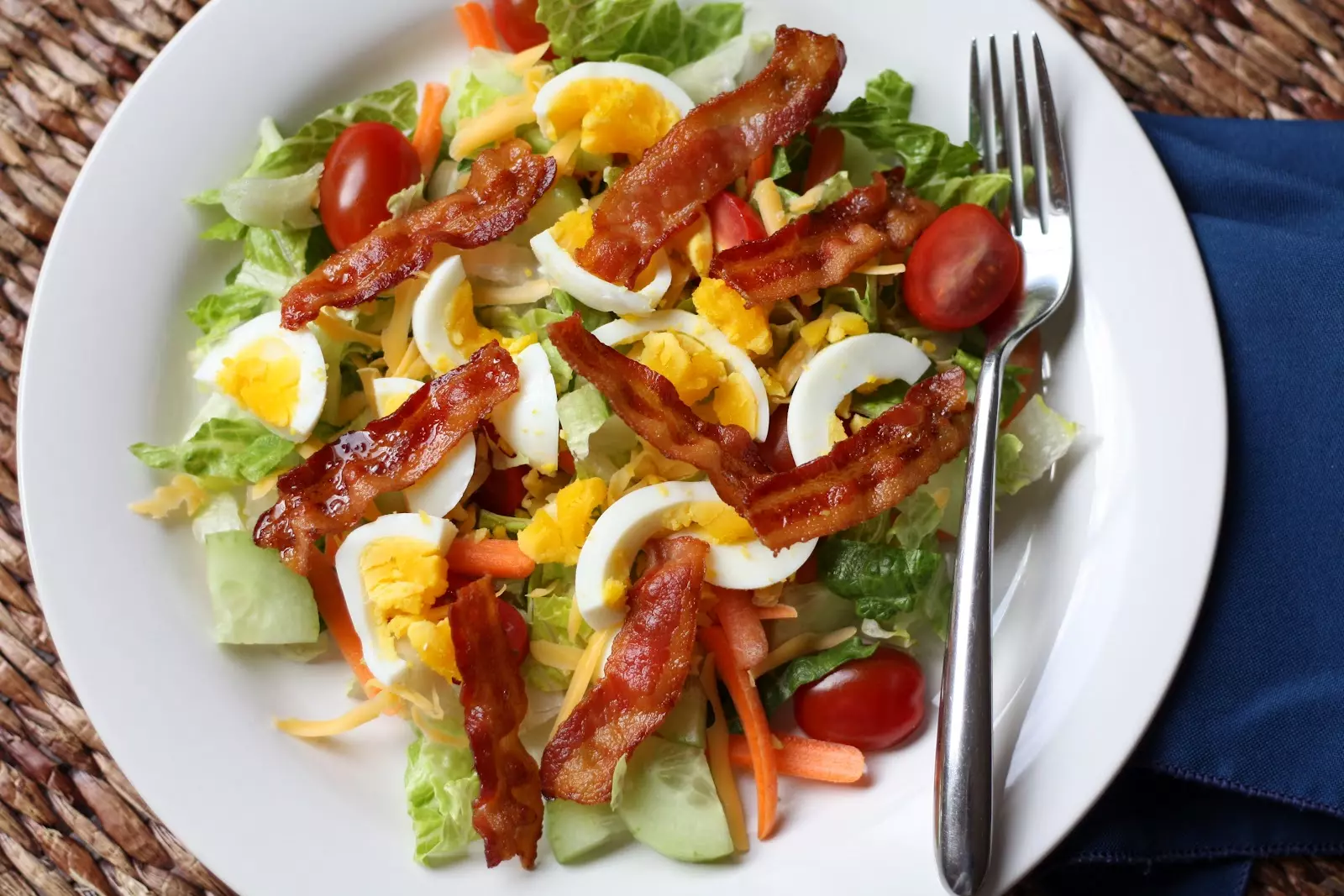 món thịt xông khói trộn salad