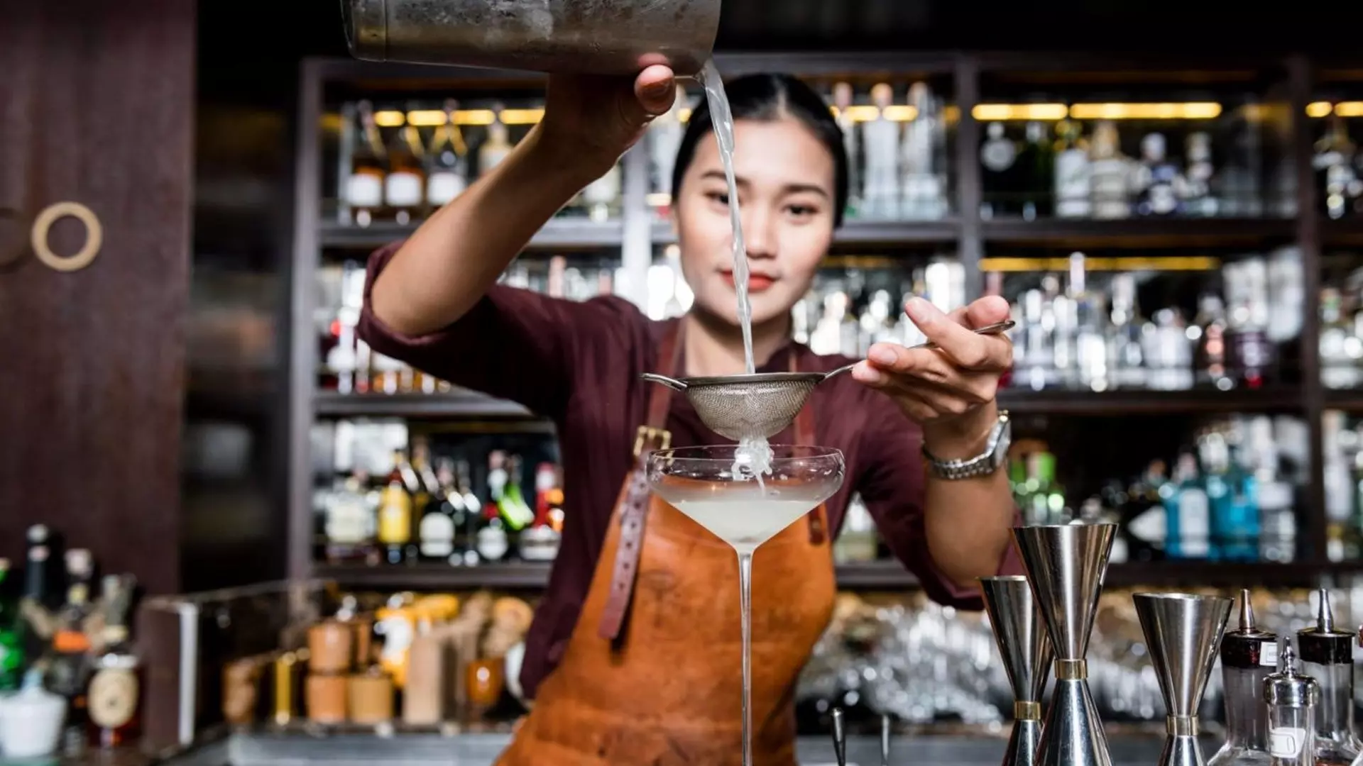 nhân viên bartender