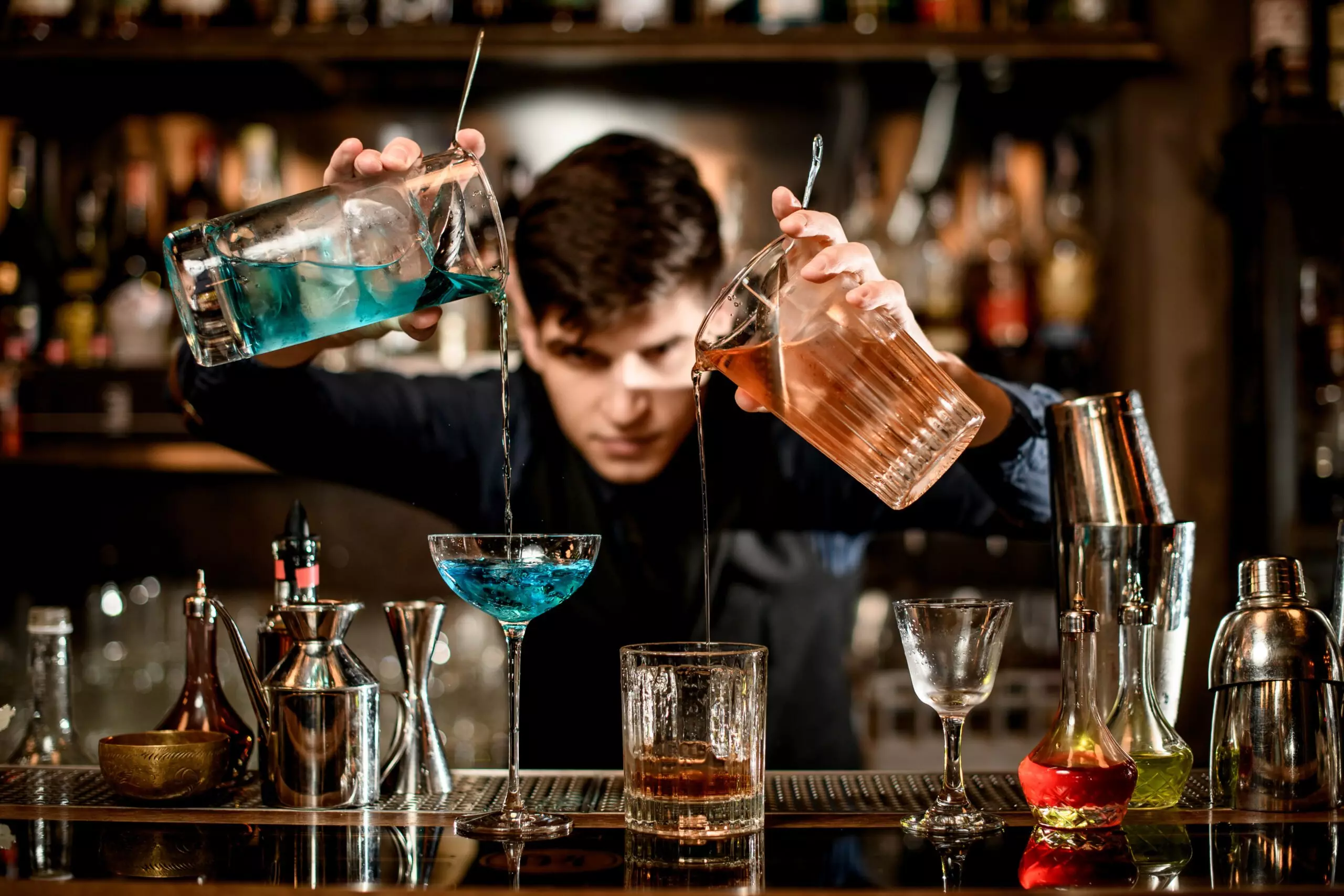 nhân viên pha chế rượu bartender