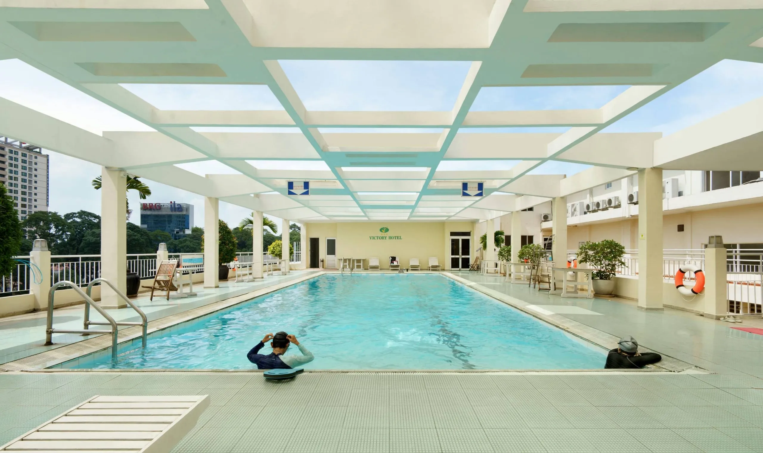 bể bơi victory hotel and apartment
