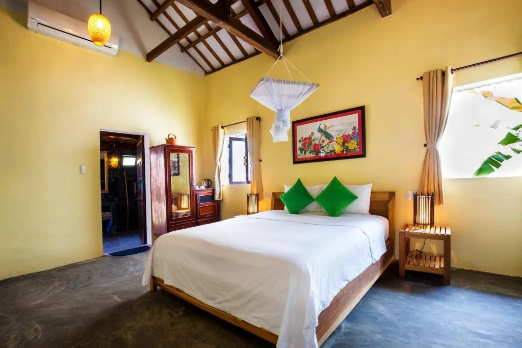 phòng ngủ red flower cottages homestay giản dị