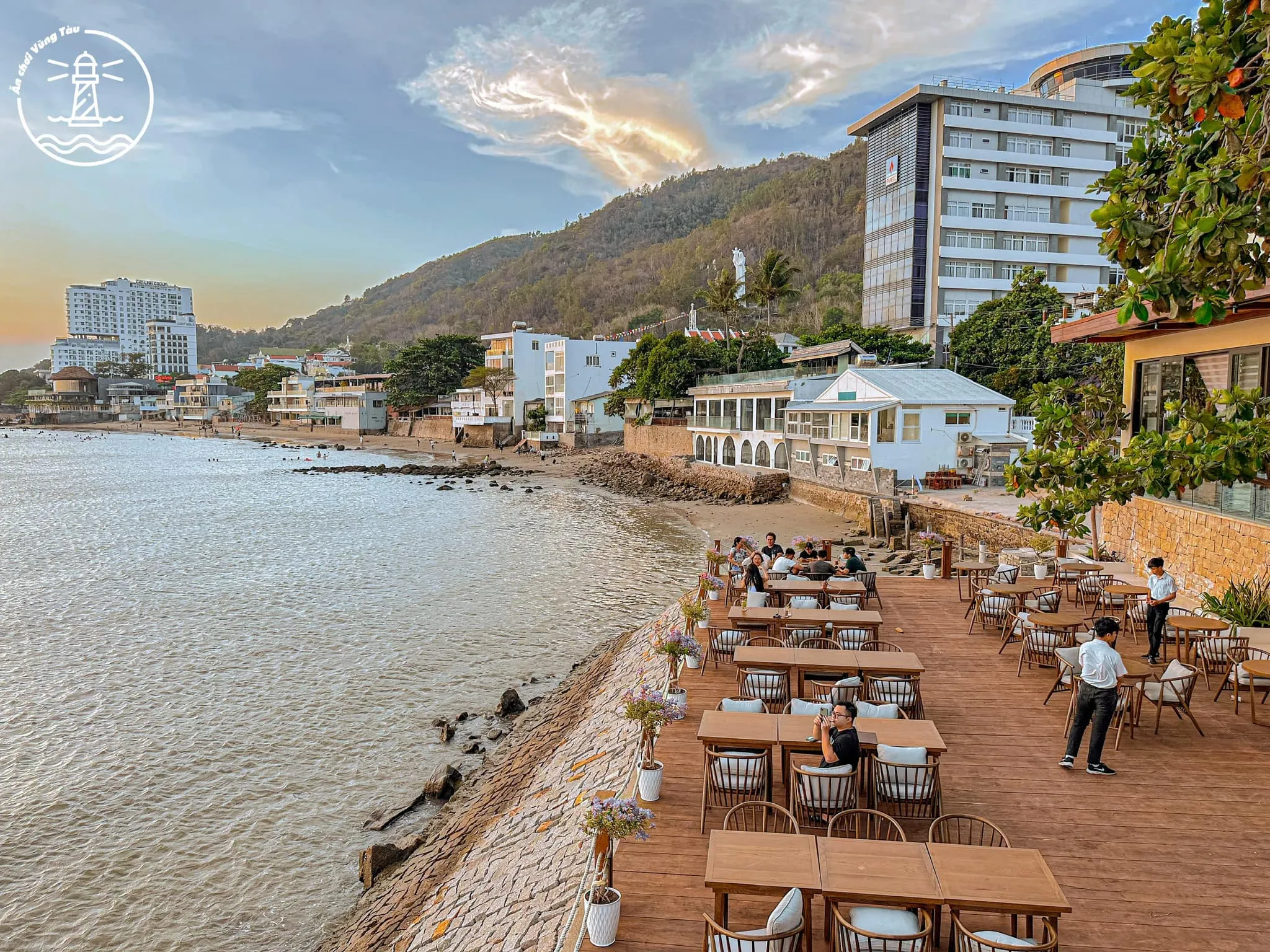 không gian ngoài trời nhà hàng ocean house