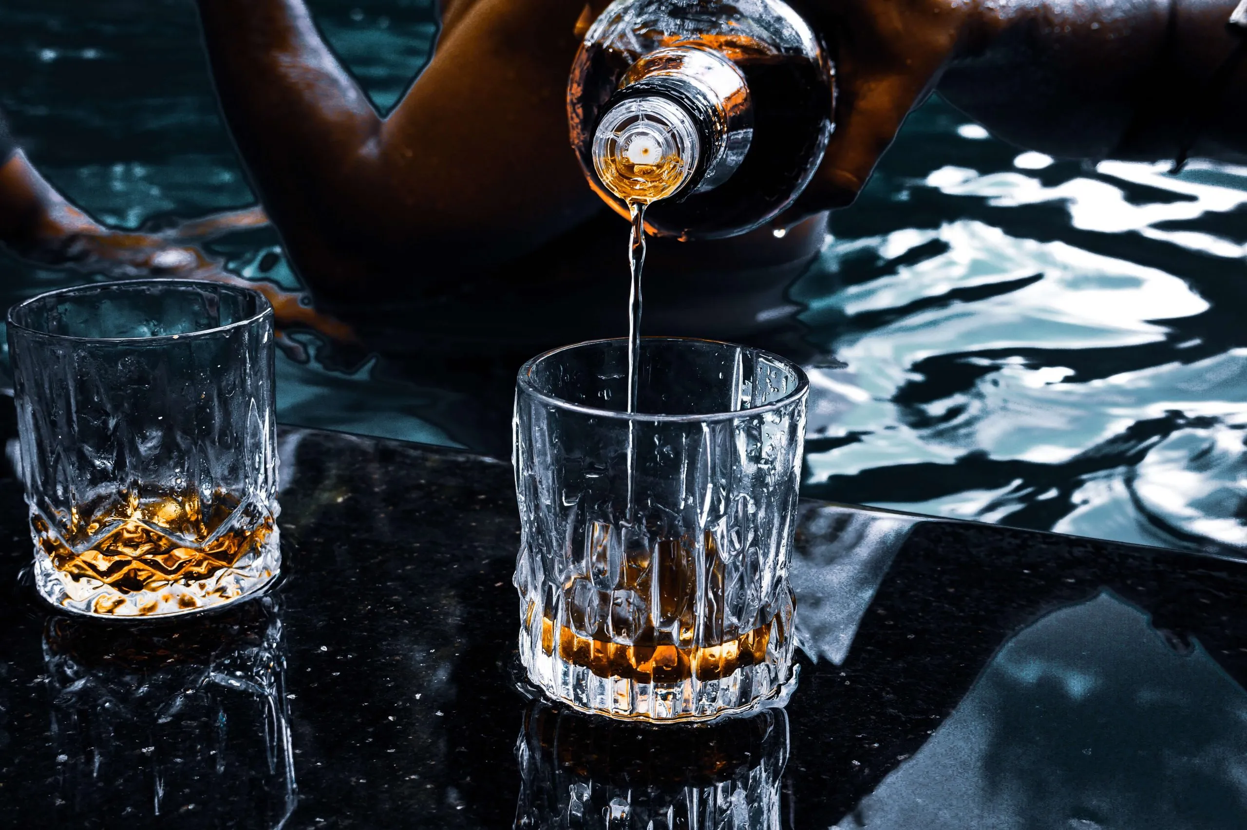 phục vụ rượu whisky