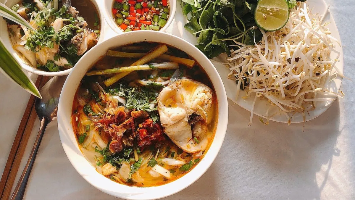 bánh canh cá lóc huế