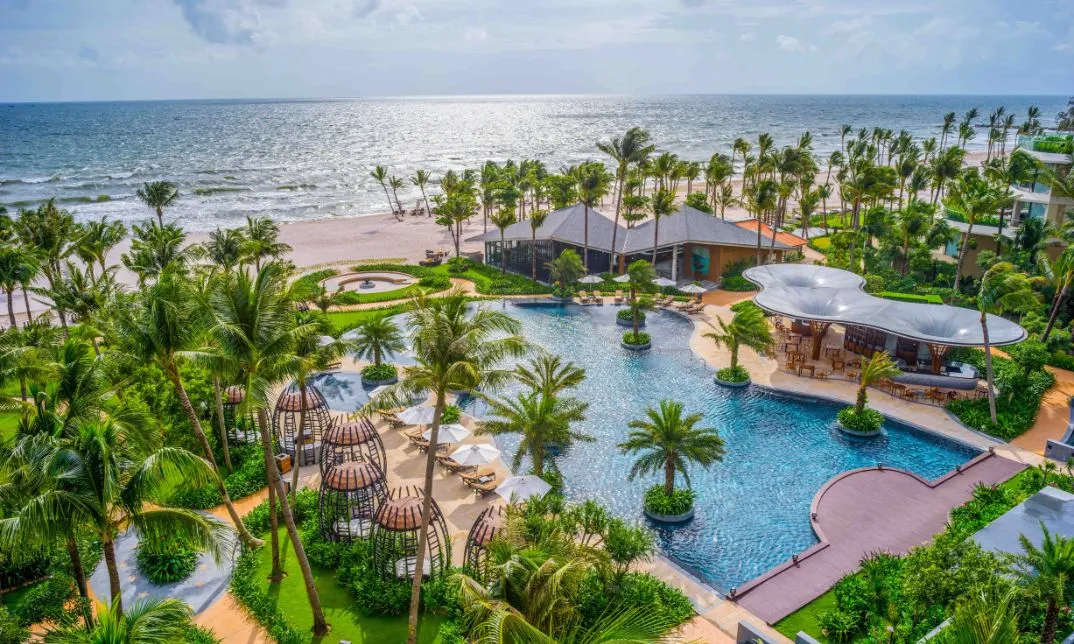 bể bơi intercontinental phú quốc long beach resort từ trên cao