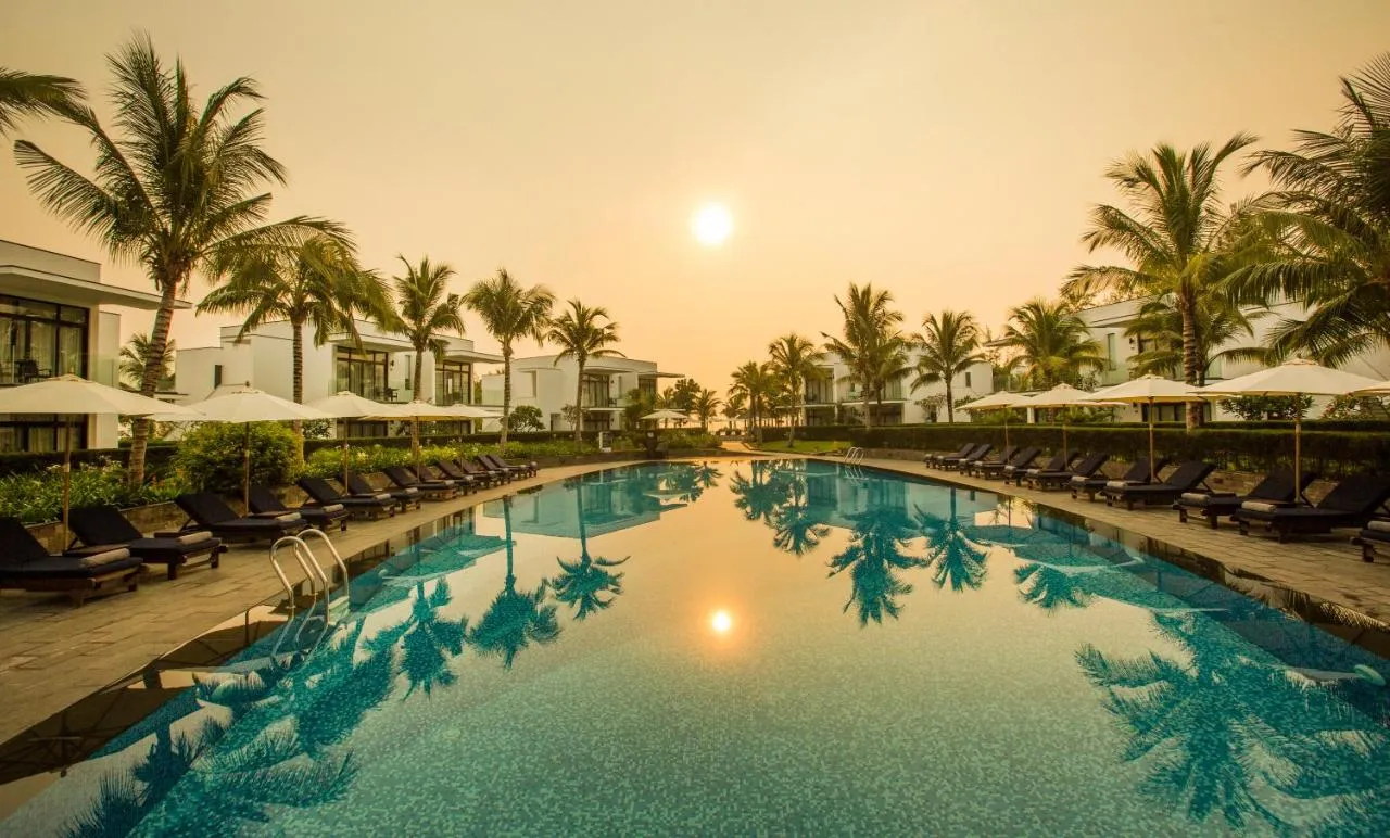 bể bơi melia danang 