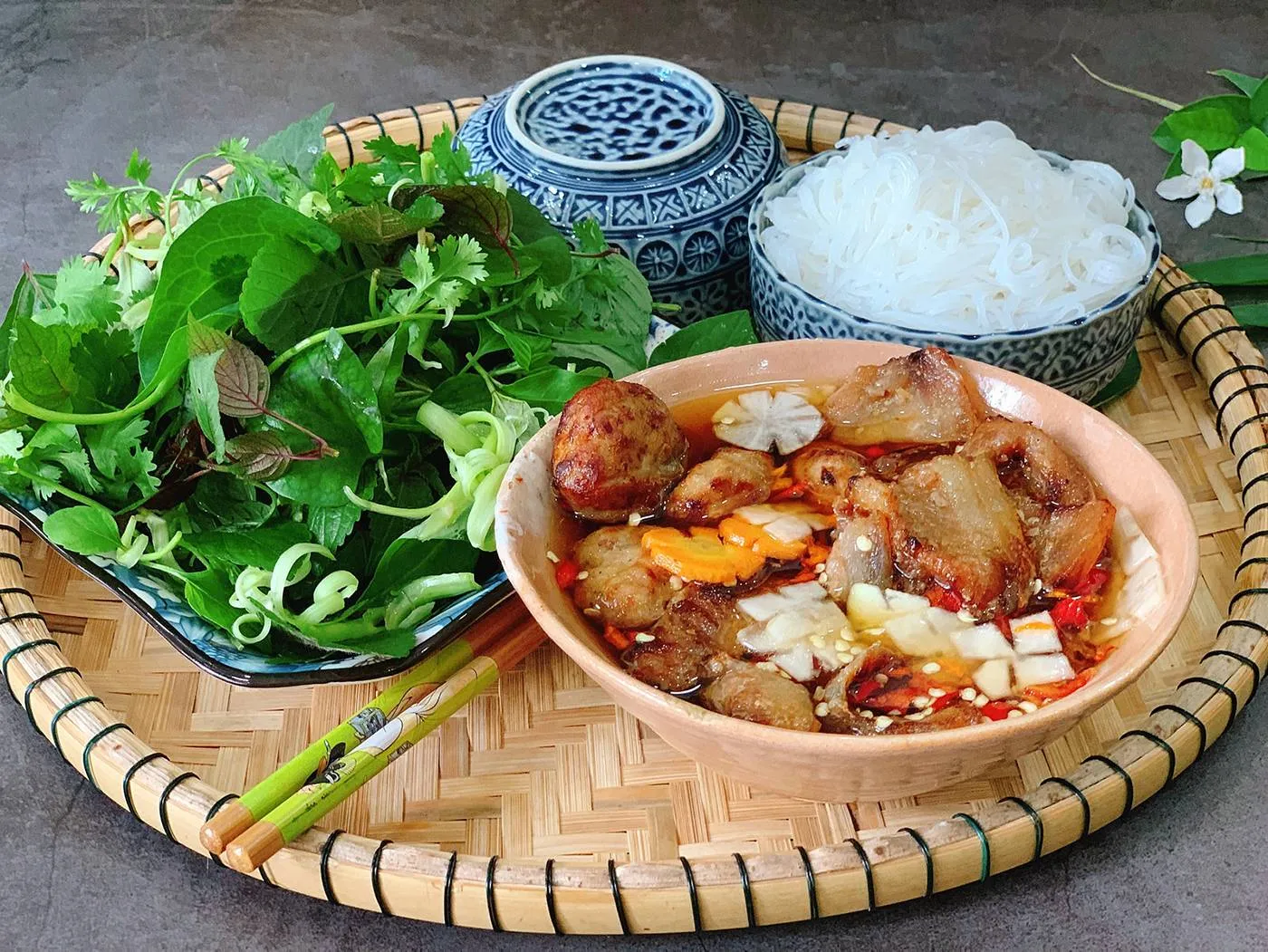 bún chả hoa đông