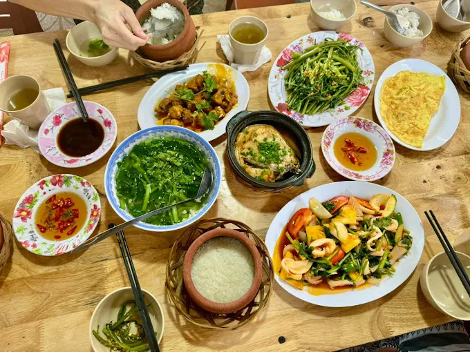 Cơm niêu VIVU FOOD