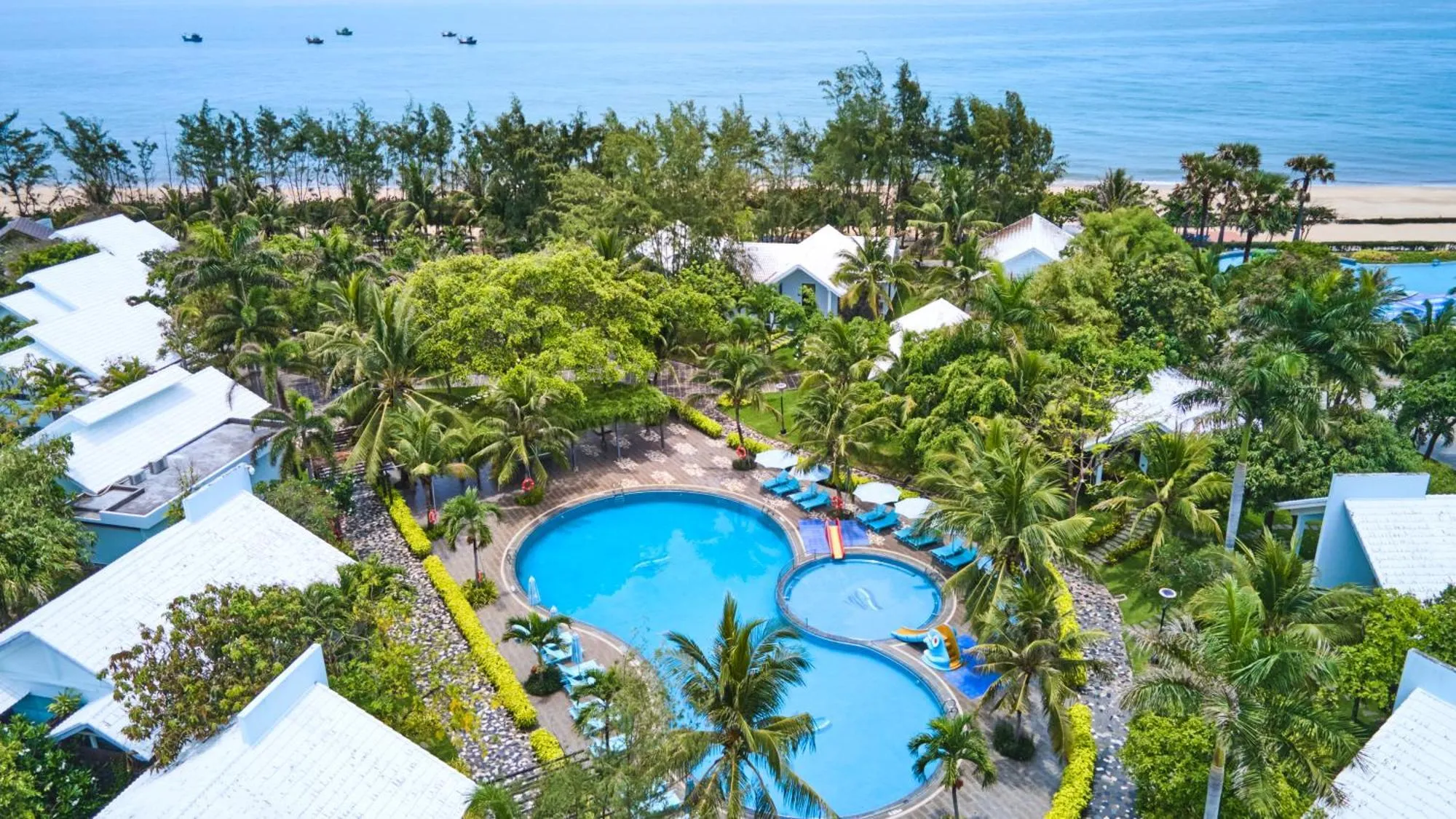 carmelina beach resort từ trên cao