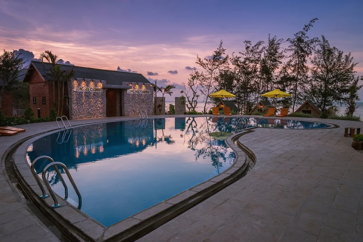 hồ bơi tại anoasis resort long hải