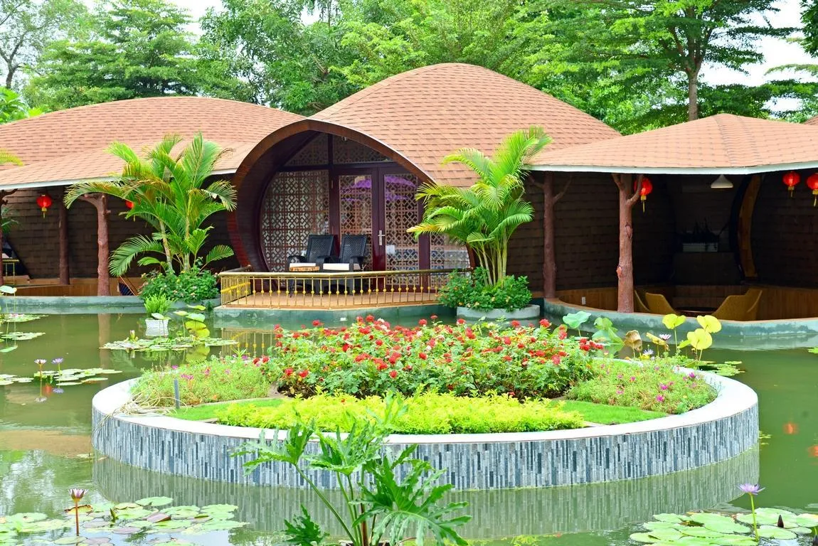 khuôn viên xanh mát tại cồn khương resort