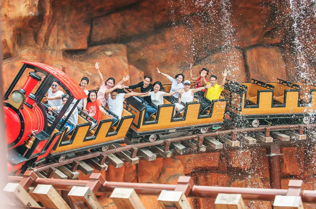 trò chơi tàu lượn adventure land