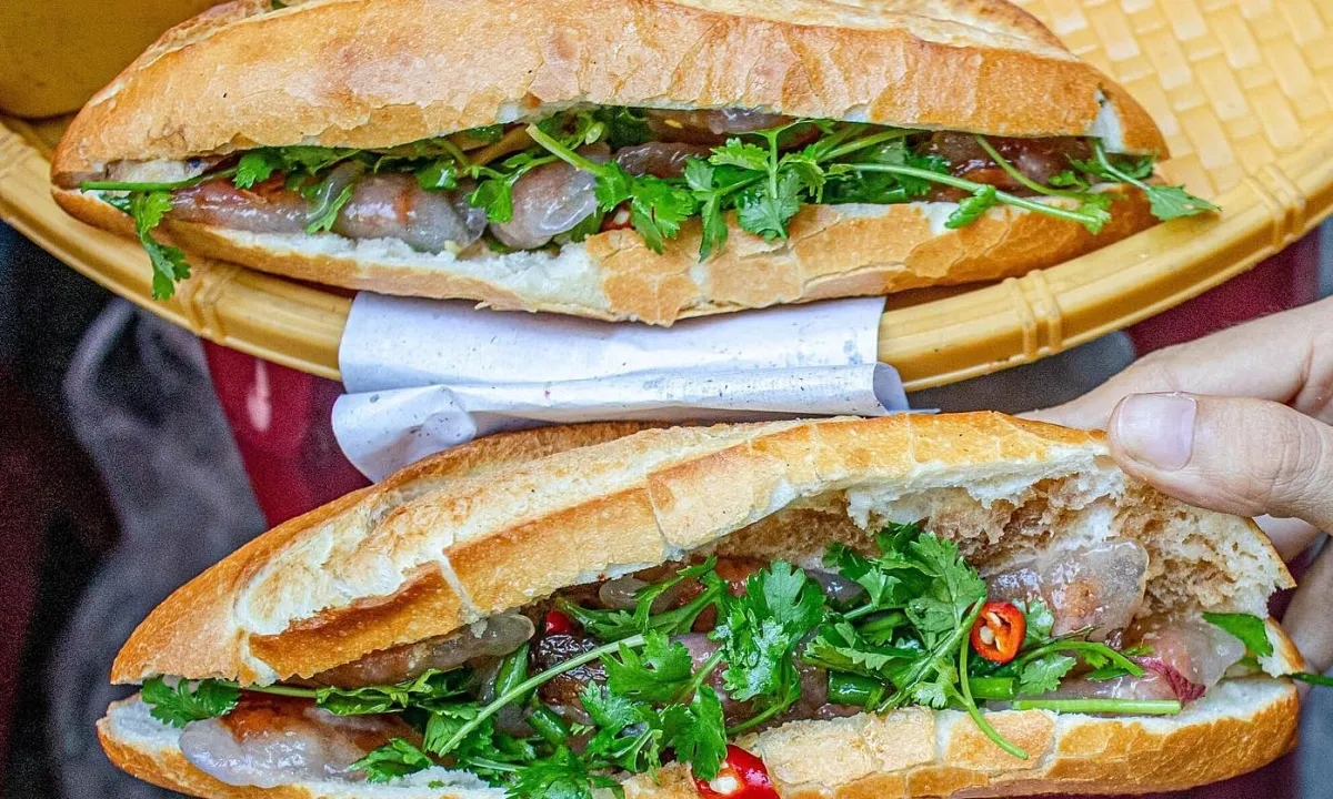 bánh mì kẹp bánh bột lọc