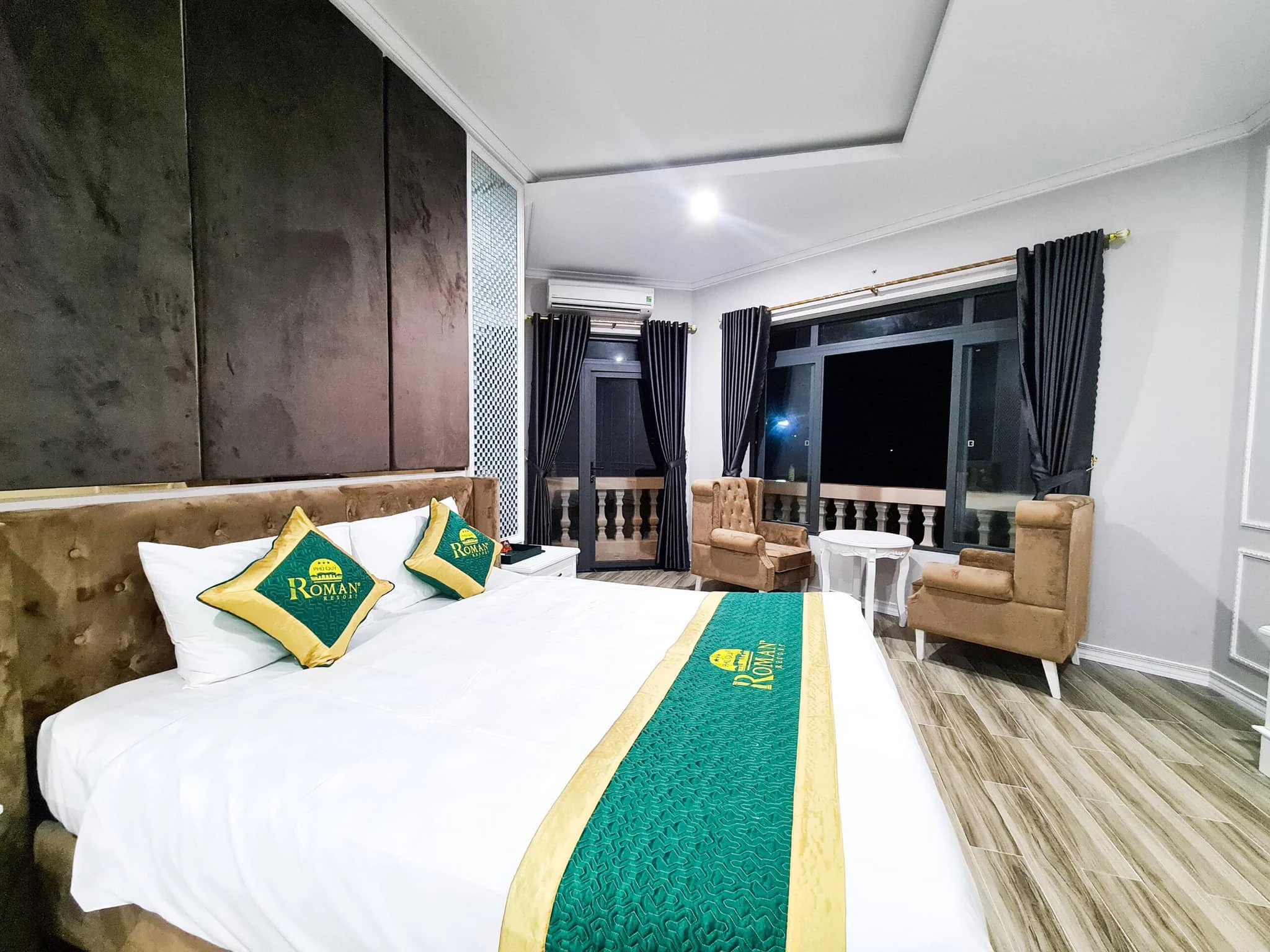 phòng nghỉ tại roman resort phú quý 