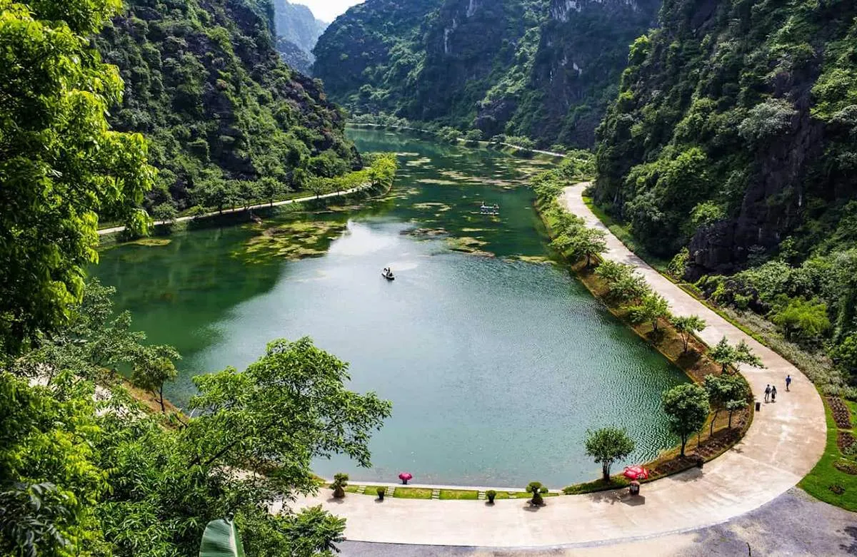 động am tiên ninh bình