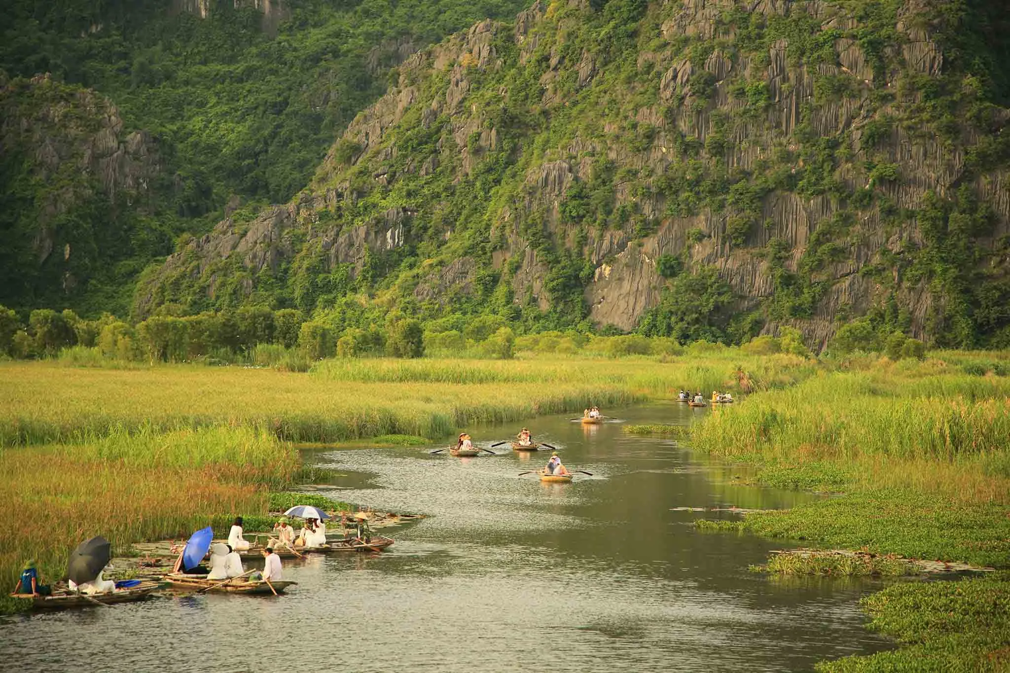 khung cảnh thơ mộng tại khu du lịch vân long