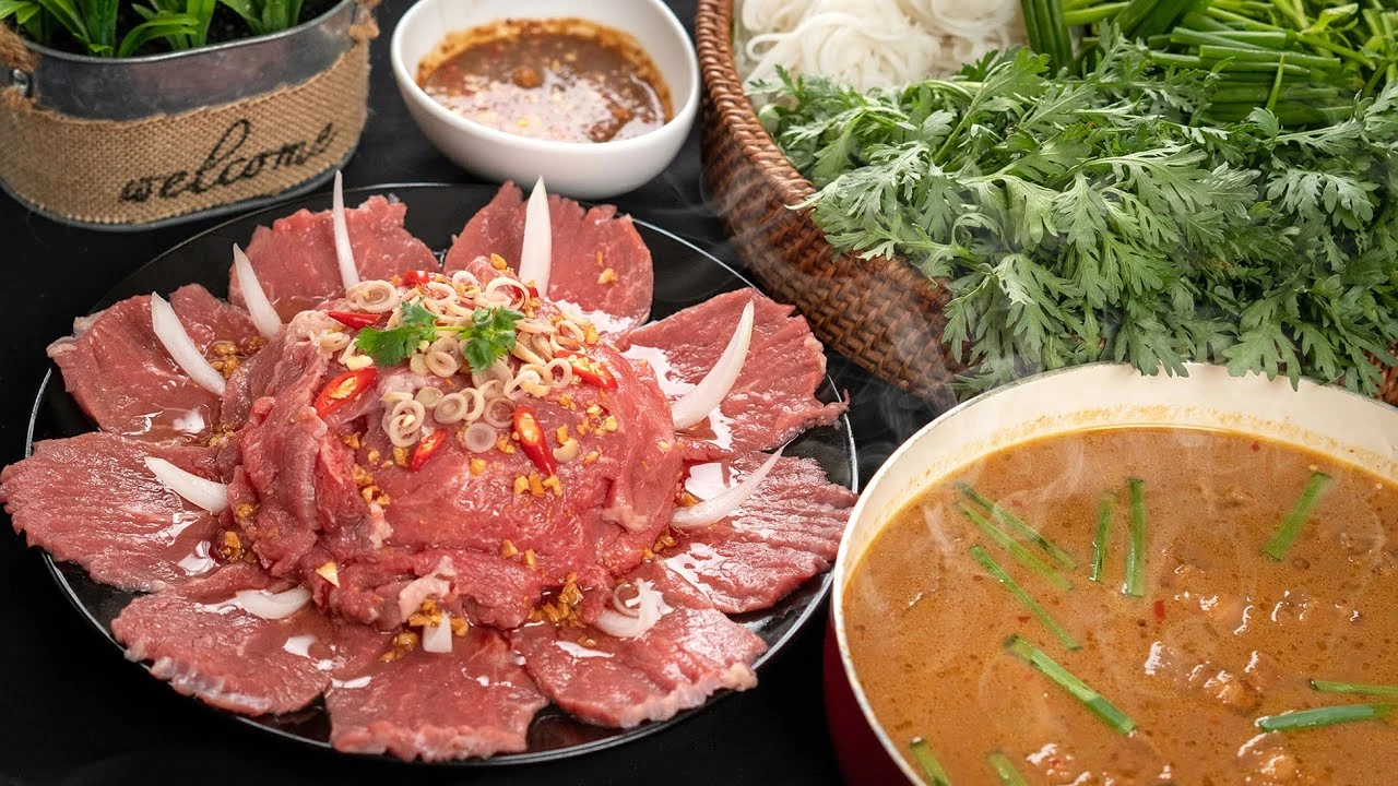 lẩu bò nhúng mắm ruốc 