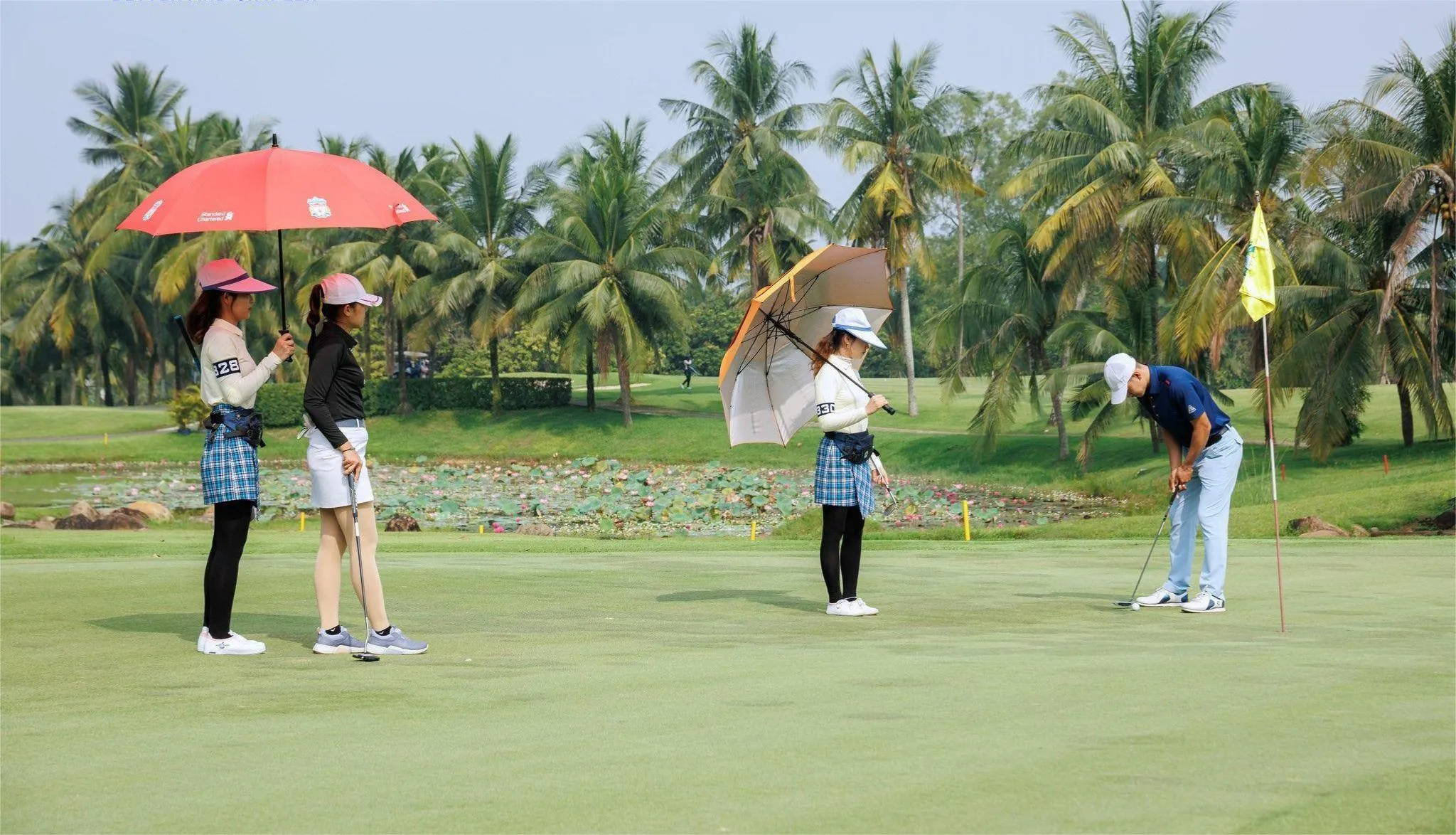 đánh golf tại sân golf sông bé