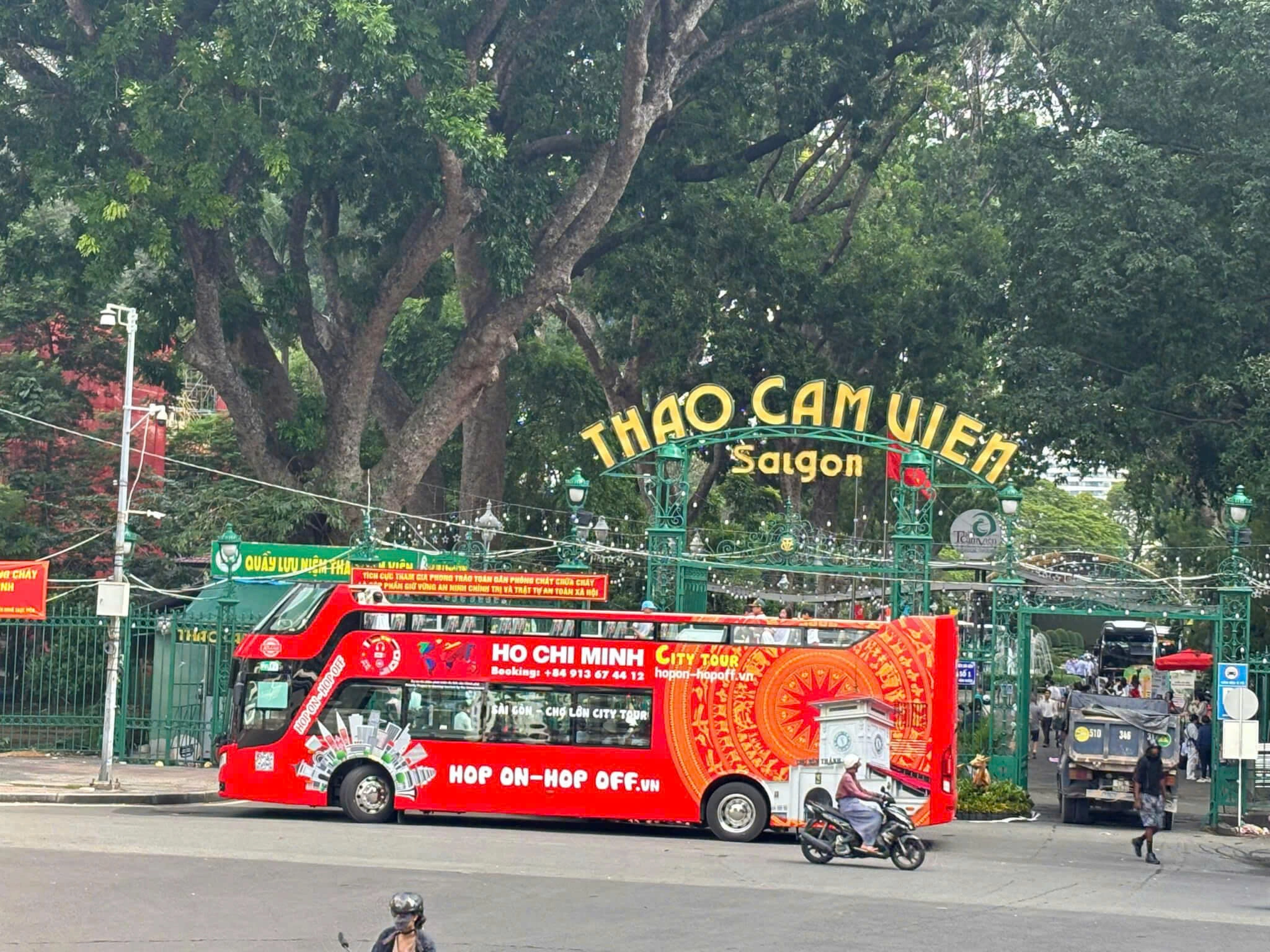 🎉 ezCloud chính thức ra mắt Sightseeing Hồ Chí Minh – View toàn thành phố từ xe buýt 2 tầng!