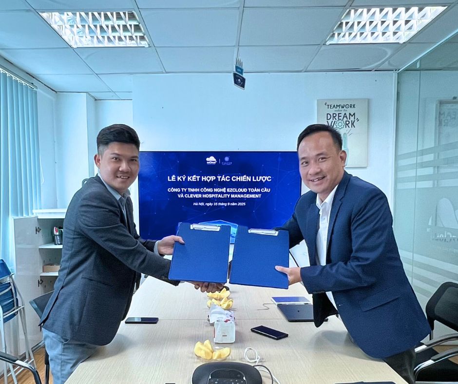 Đại diện ezCloud và Clever Hospitality Management chính thức ký kết thỏa thuận hợp tác chiến lược