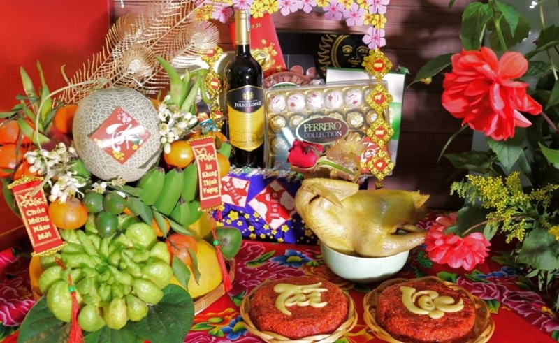 Chủ kinh doanh nên cúng giao thừa trong nhà hay ngoài trời trước?